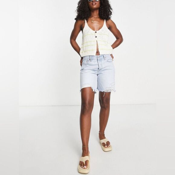 NWT Levi's 90's 501 Distressed High Rise Button Fly Denim Short in light wash 24 - Picture 1 of 10